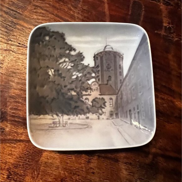 Royal Copenhagen Porcelain Decorative Plates 3-Piece Set Denmark Scenes - Picture 3 of 8